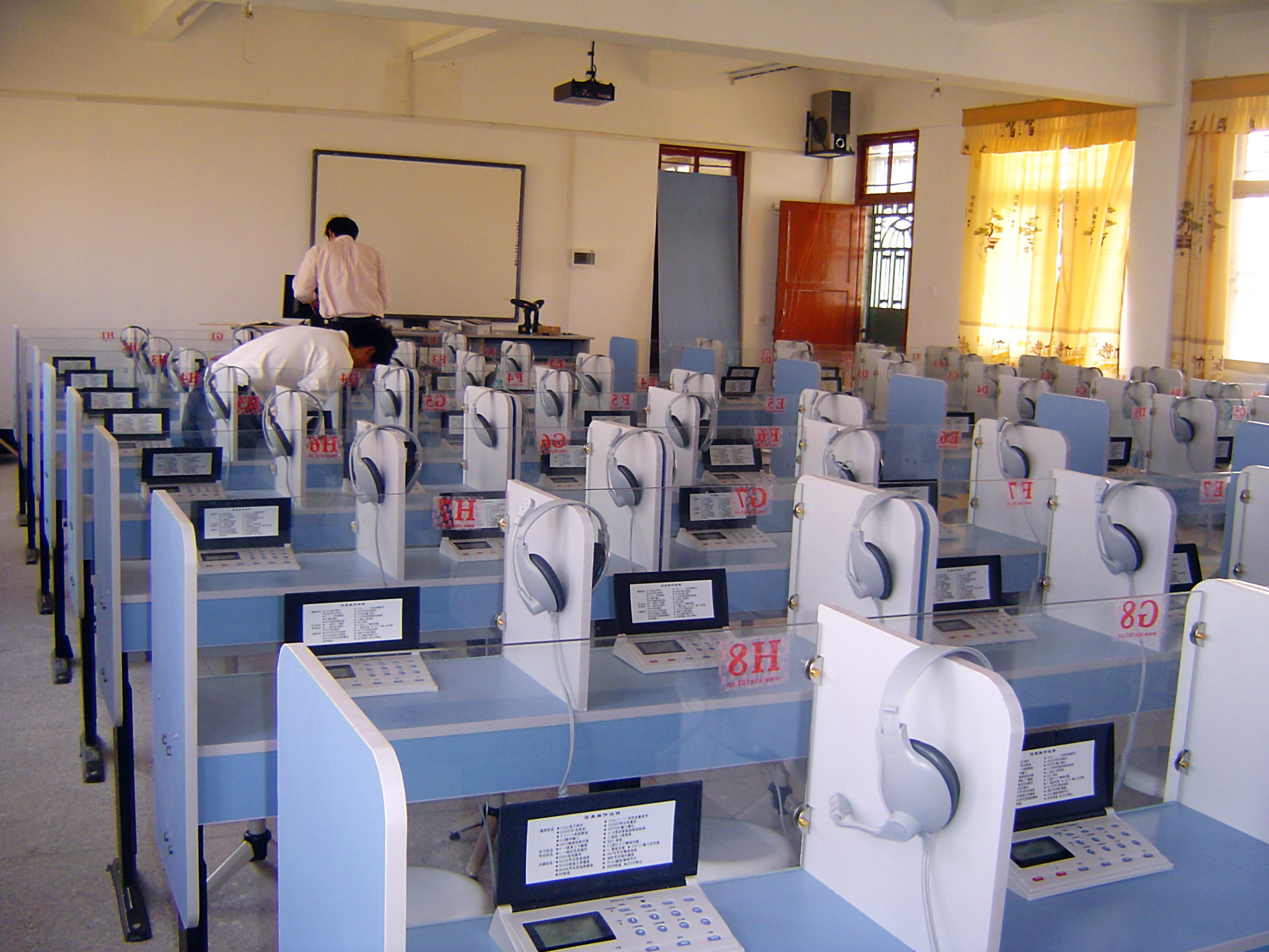 數字語(yǔ)音室、模擬語(yǔ)音室