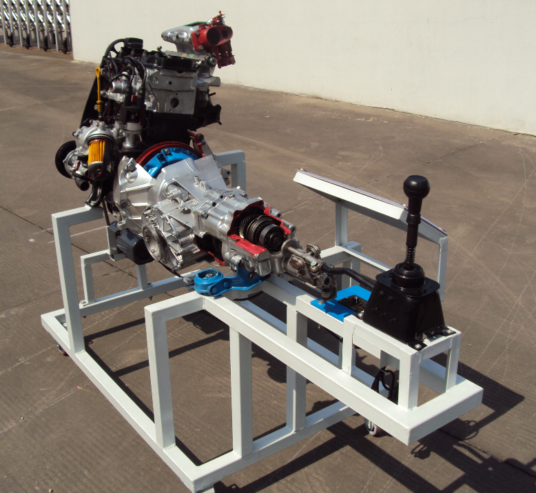 LG-STN02Q型 桑塔納2000型發(fā)動(dòng)機和變速器解剖運行臺