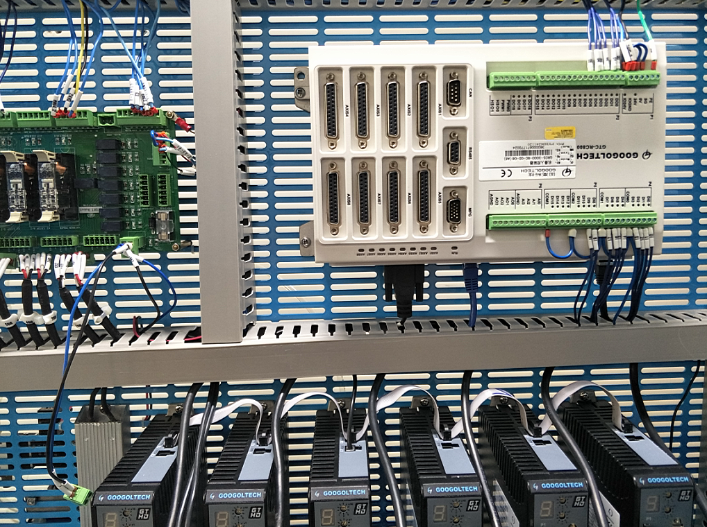 工業(yè)機器人控制器與驅動(dòng)器軸信號線(xiàn)路的安裝
