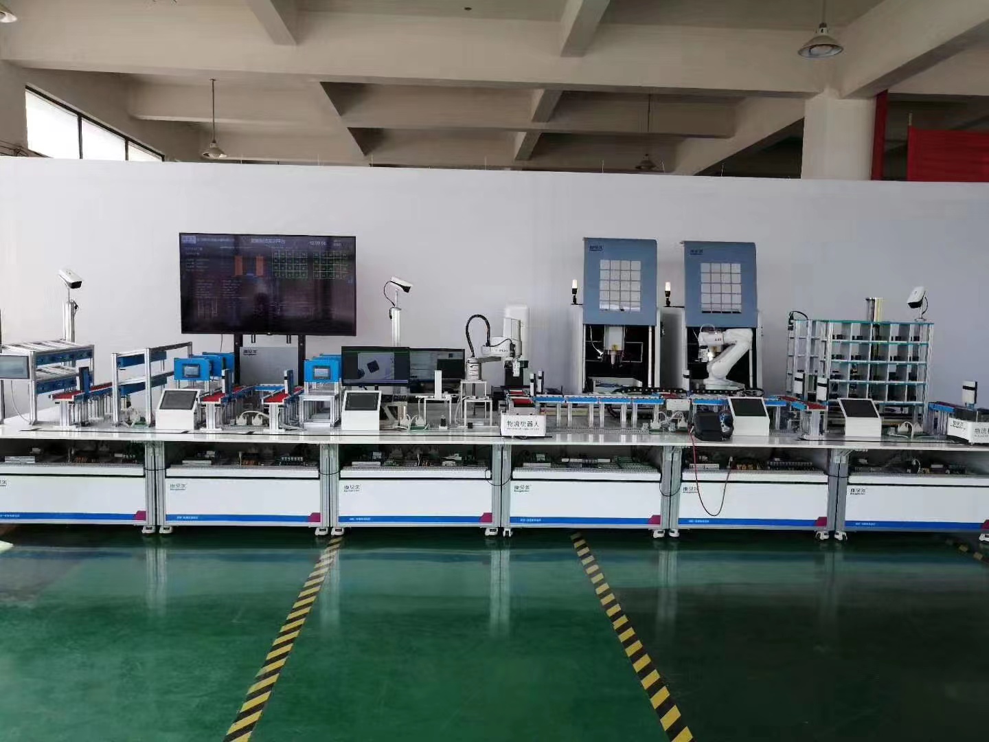 工業(yè)機器人綜合應用自動(dòng)化實(shí)訓系統